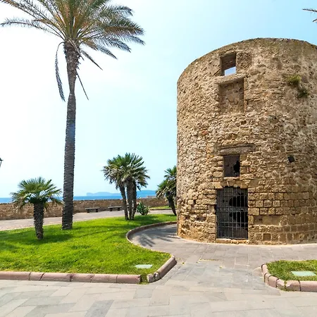 Apartmán Coral House With Shared Pool And Sea View *