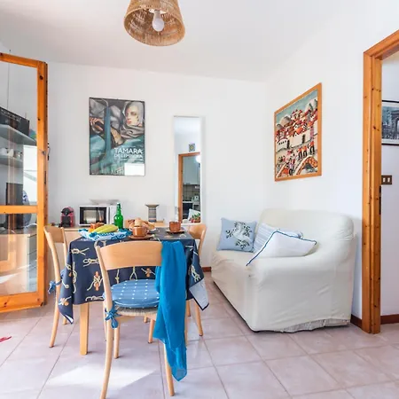 Coral House With Shared Pool And Sea View Lejlighed *