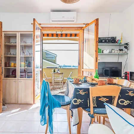 Coral House With Shared Pool And Sea View