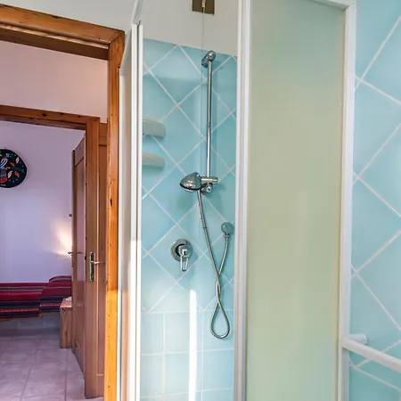 Coral House With Shared Pool And Sea View Apartmán *