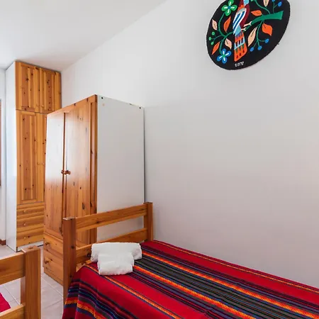 Lägenhet Coral House With Shared Pool And Sea View